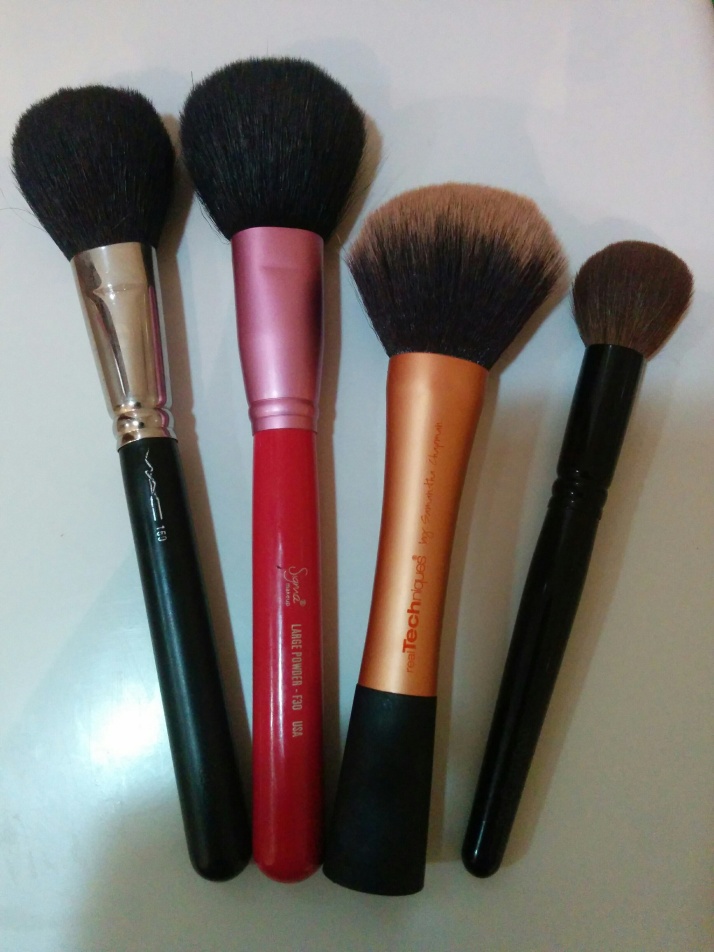 Wayne Goss brush no. 13 compared to the Mac, Sigma and Real Techniques powder brushes